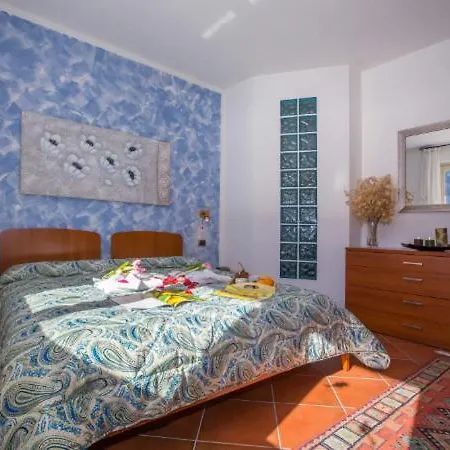 Sleeps 8 *