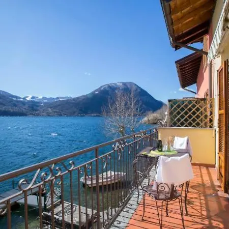 Sleeps 8 بيت للعطل