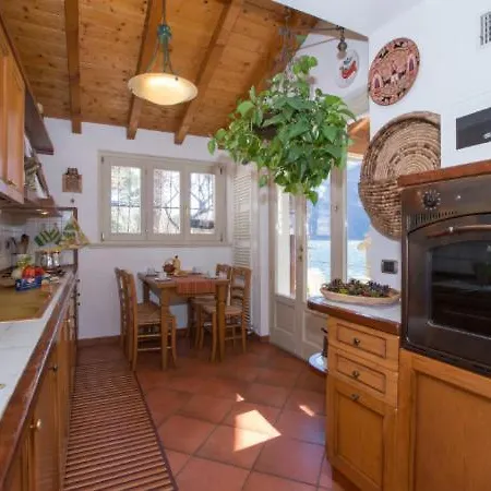 Sleeps 8 Holiday home Cima
